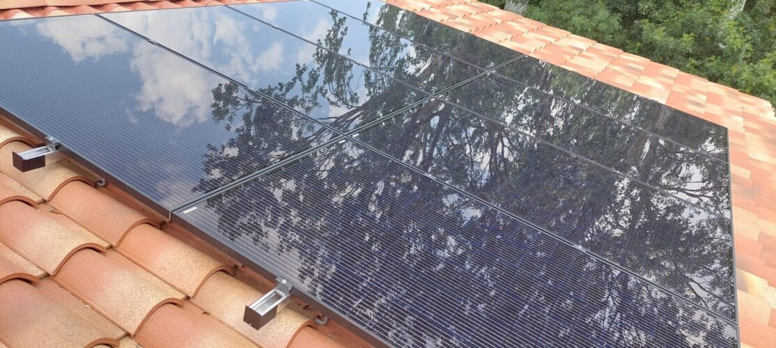Installation de 8 panneaux solaires photovoltaïques près de l’Isle-Jourdain